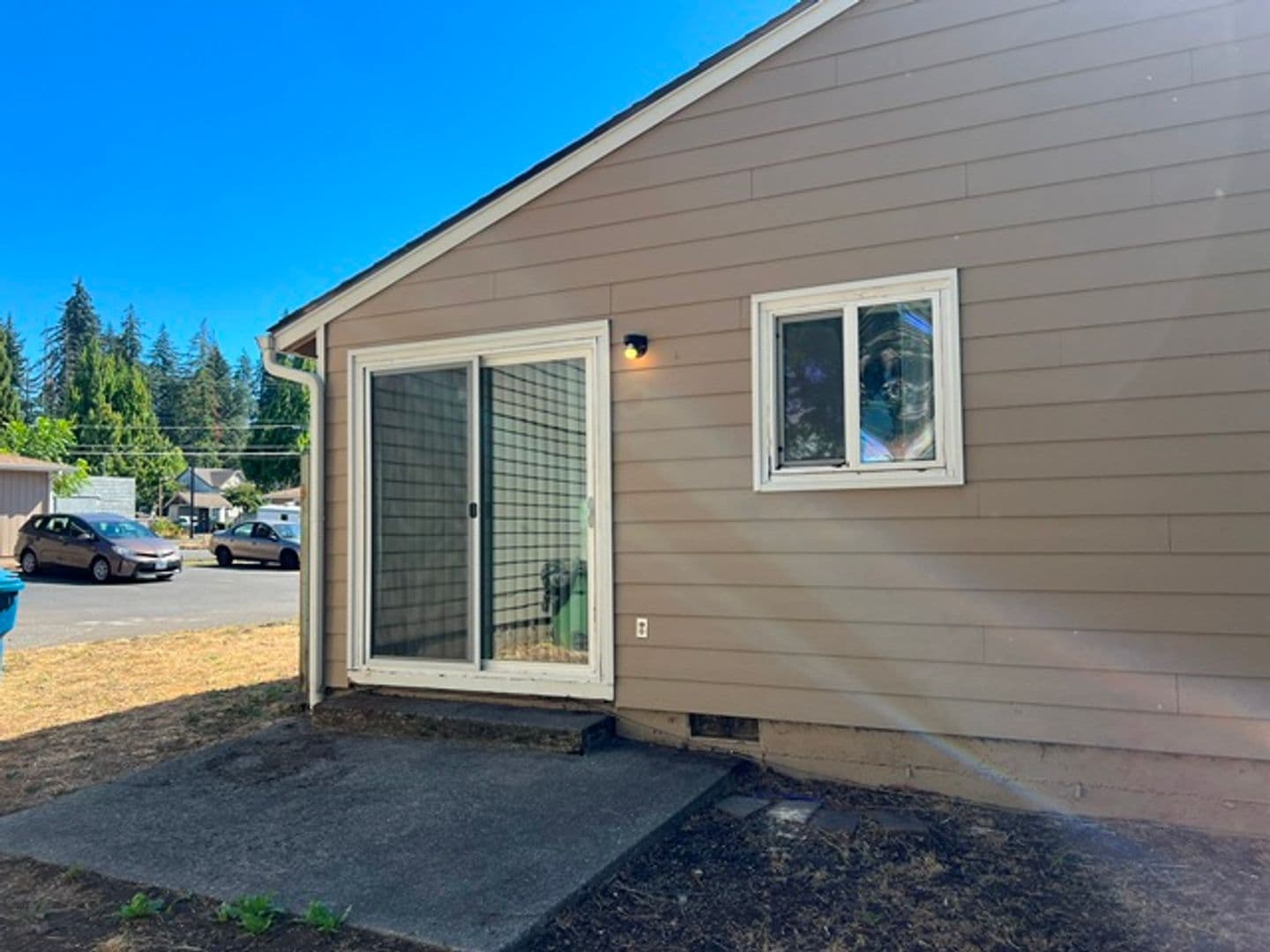 Stayton House: 1274 E Santiam St
