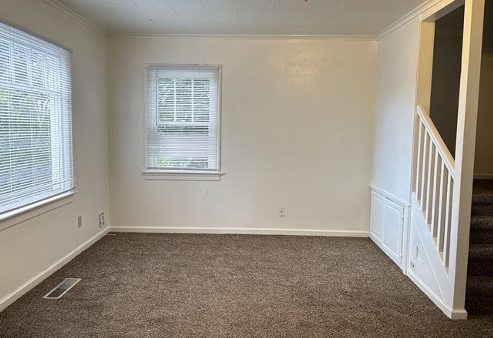 Salem House: 840 Hoyt St SE