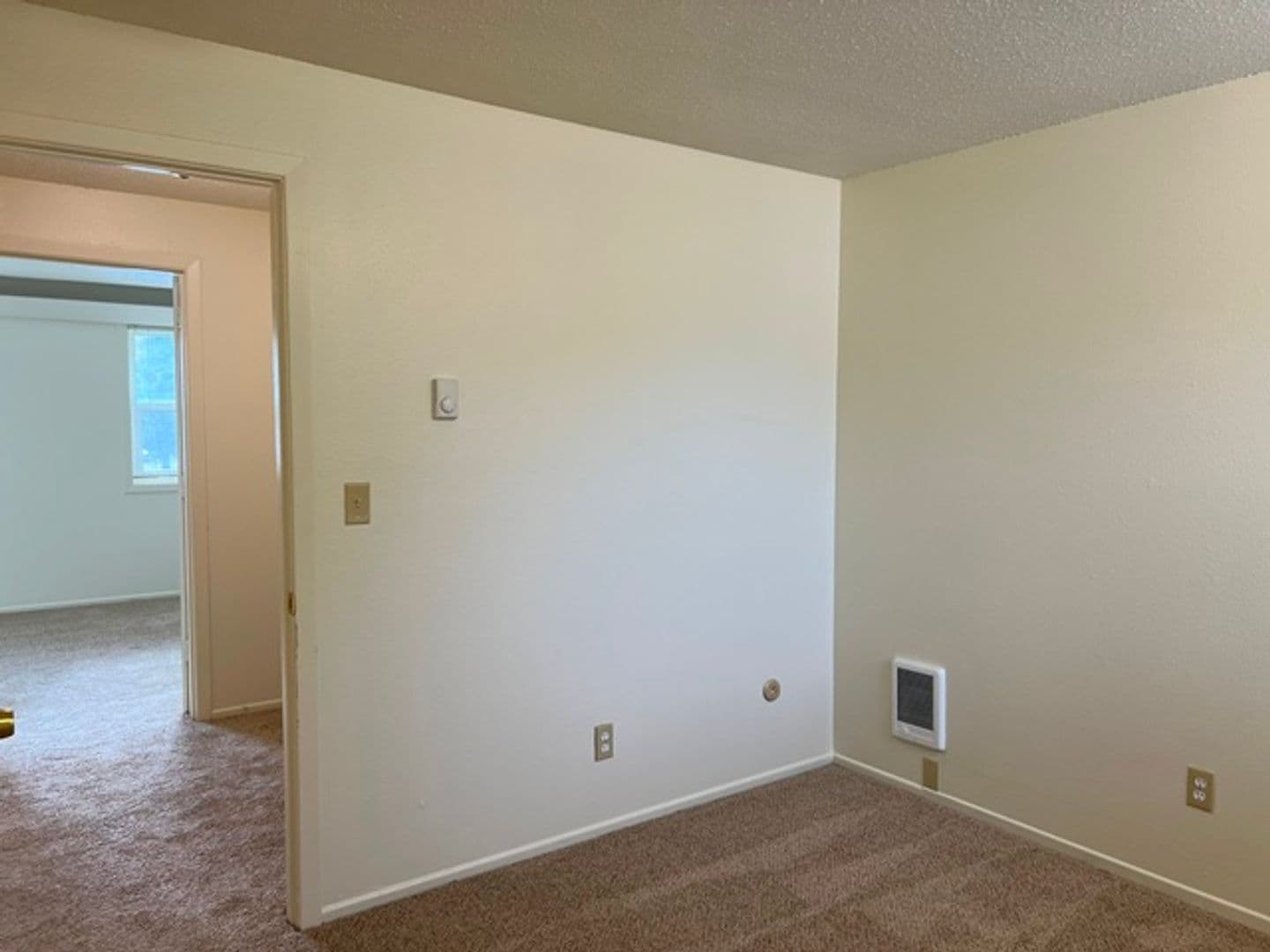 Salem Townhome: 251-263 Miller St S