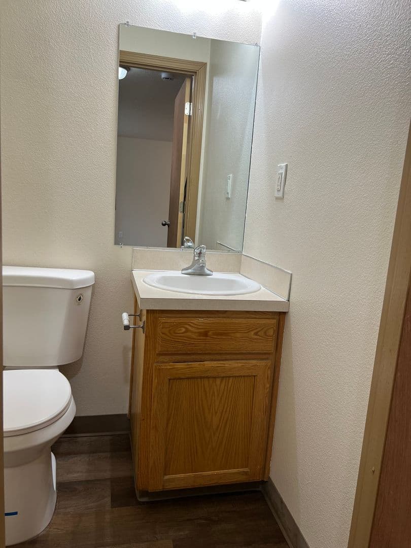 Salem Apartment: 620-636 Browning Ave S