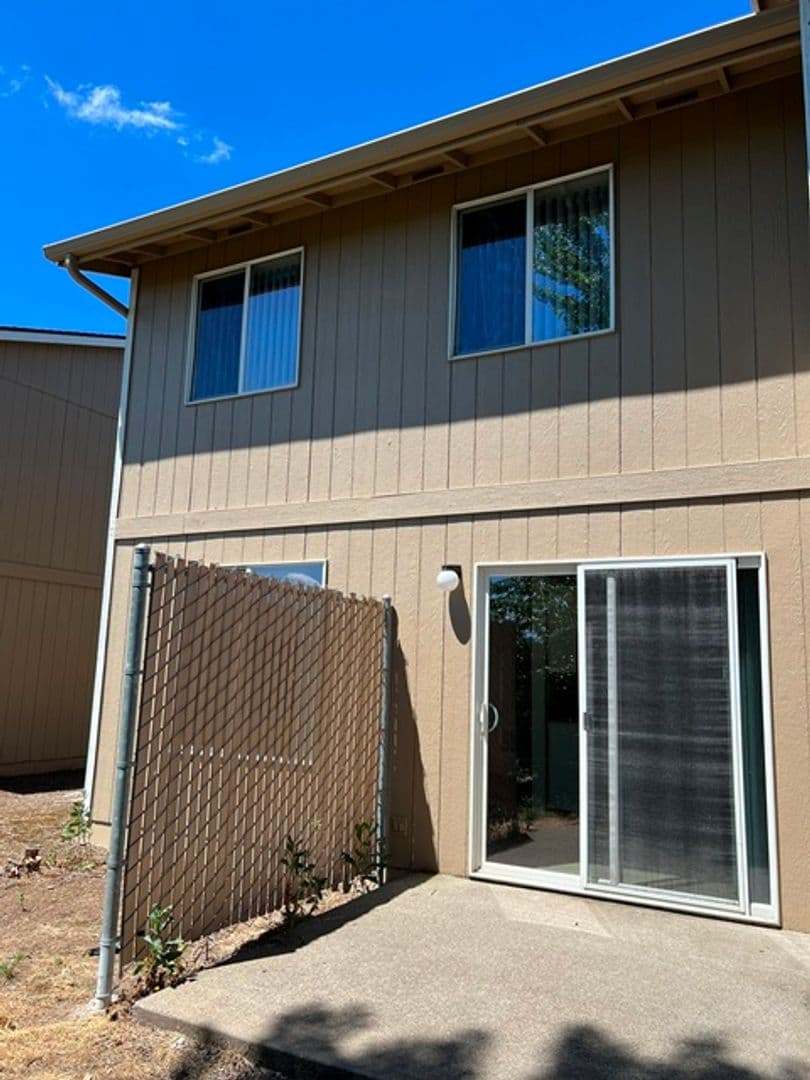 Aumsville Apartment: 425-449 N 1st St