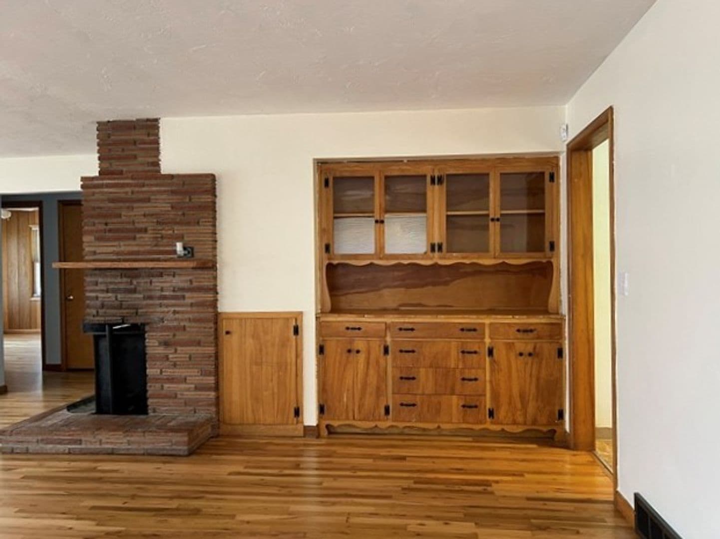 Salem House: 720 Orchard Heights Rd NW