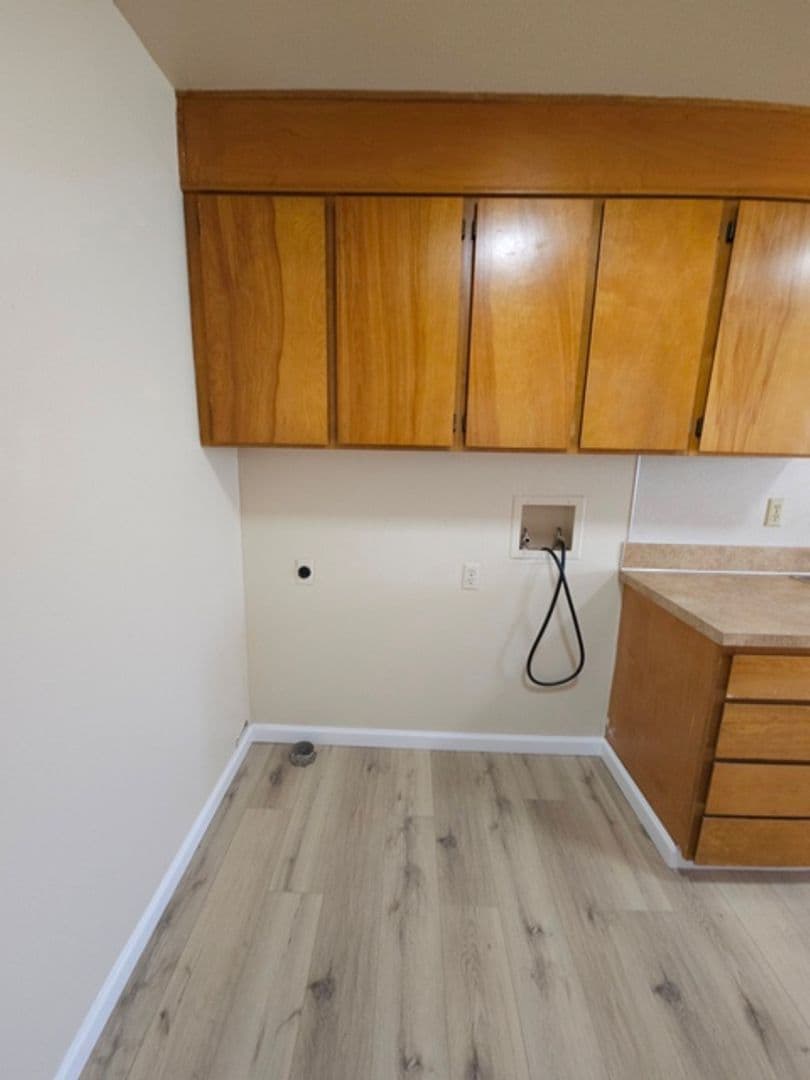 Salem Apartment: 2540-2594 Lee St SE