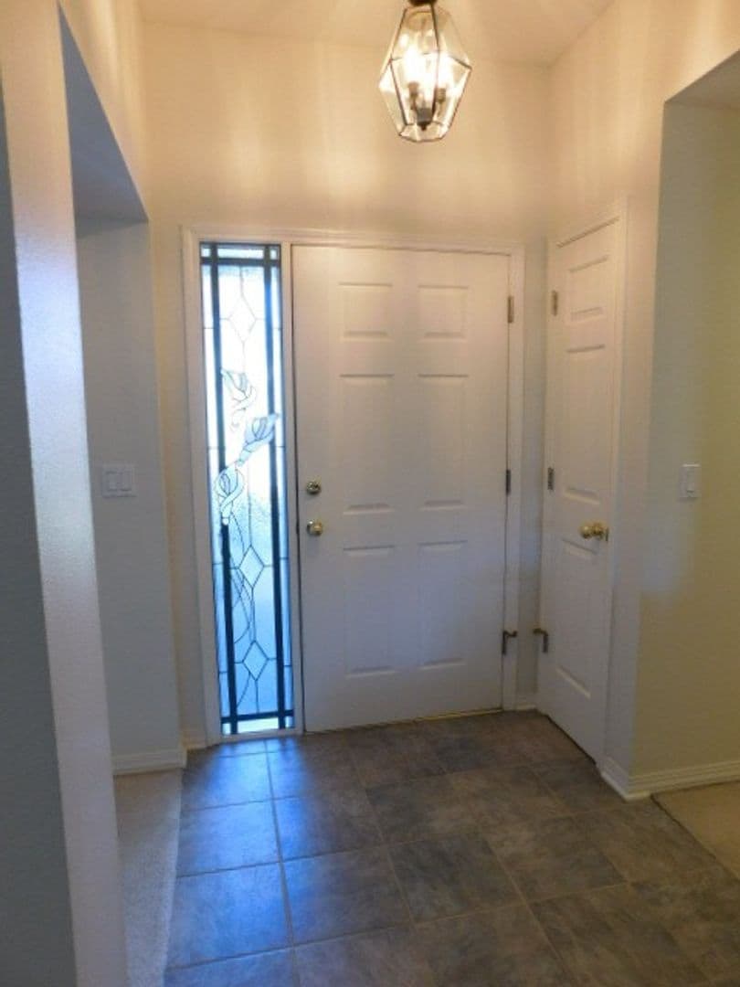 Keizer House: 6094 Kite Ct N
