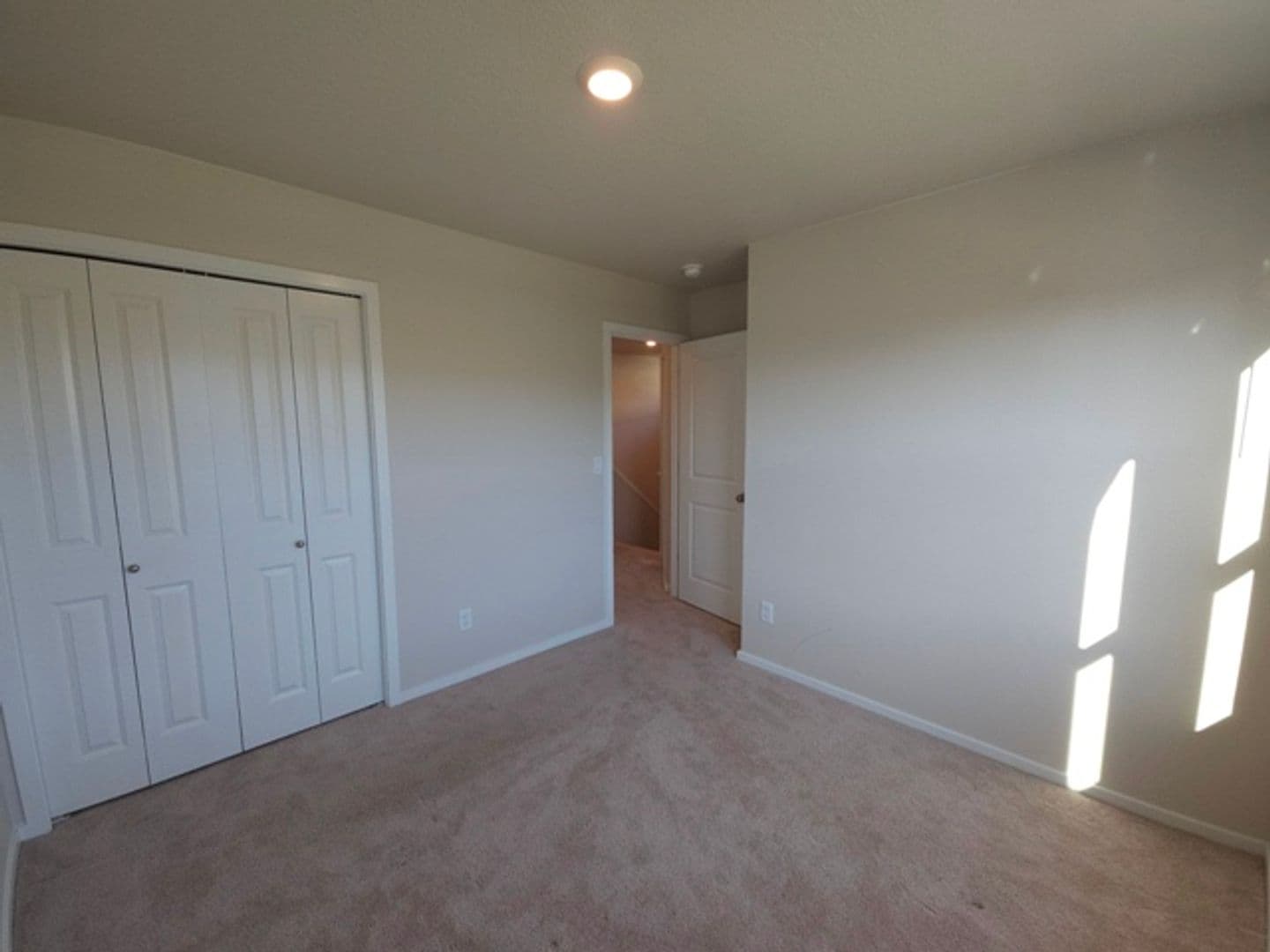 Salem House: 4817 Thyme Ave NE