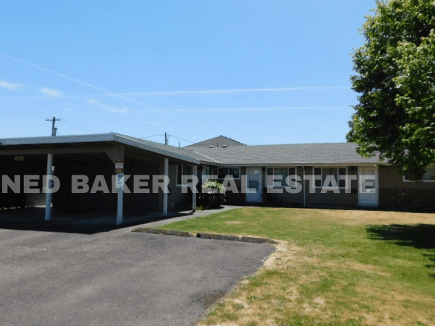 Monmouth Apartment: 351 Clay St E