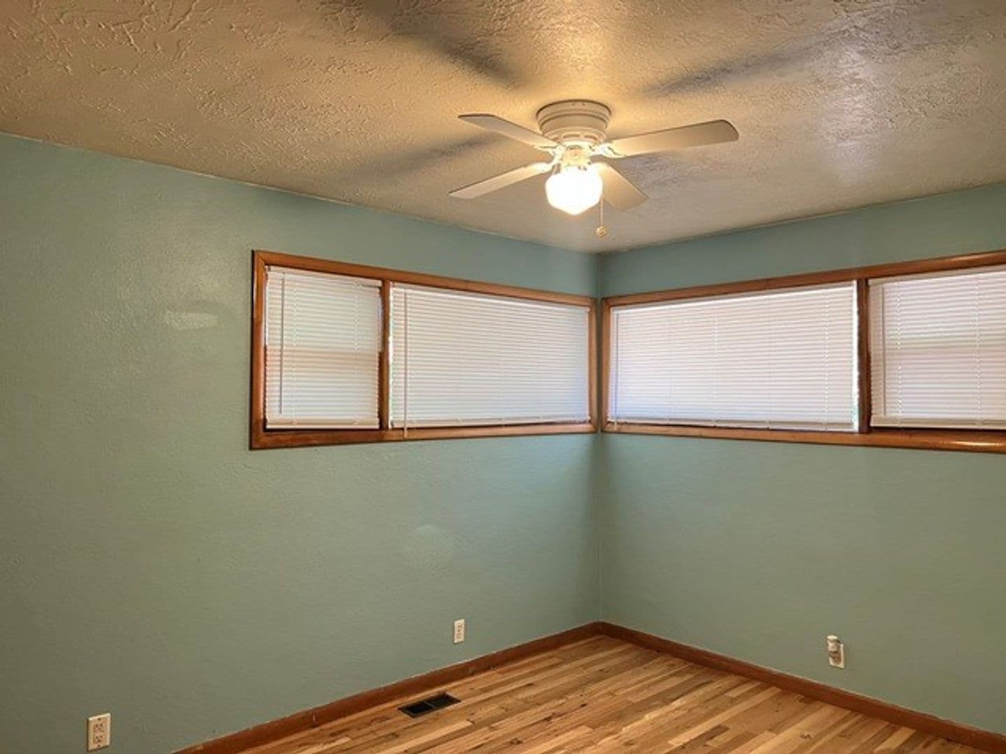 Salem House: 720 Orchard Heights Rd NW