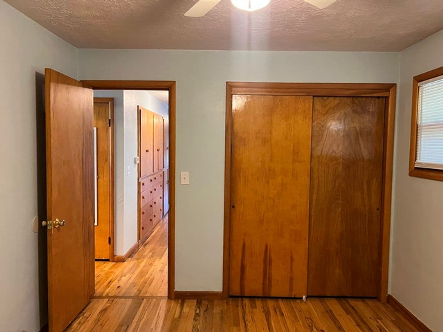 Salem House: 720 Orchard Heights Rd NW