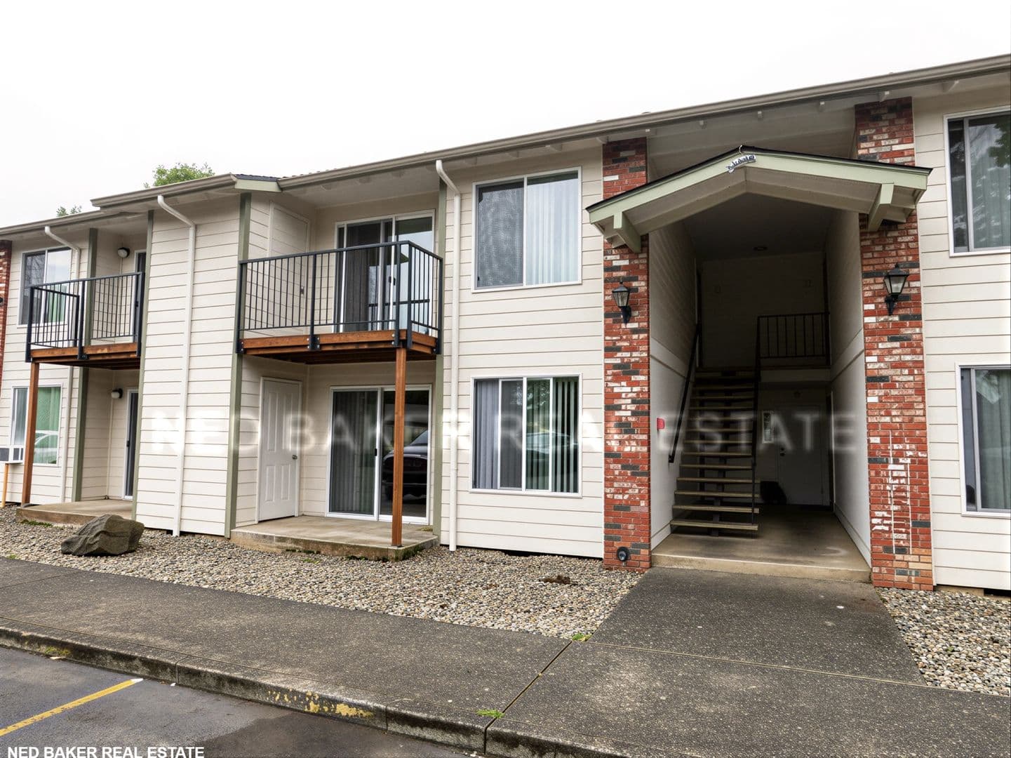 Stayton Apartment: 1125 Wyatt Ave