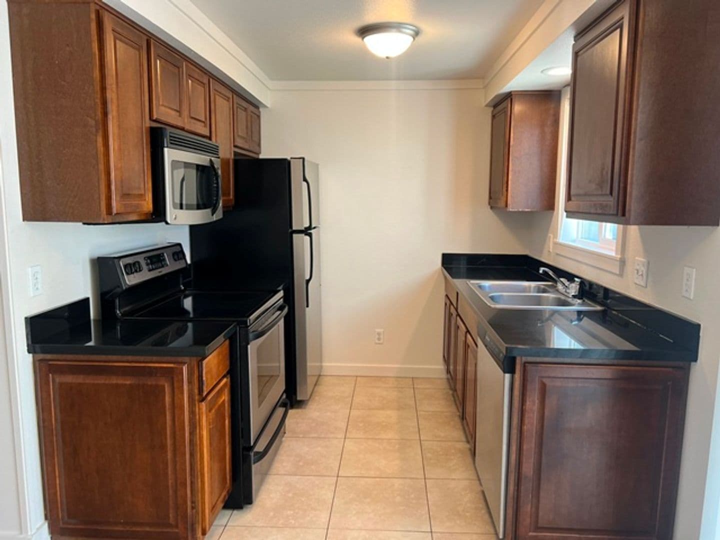 Stayton House: 1274 E Santiam St