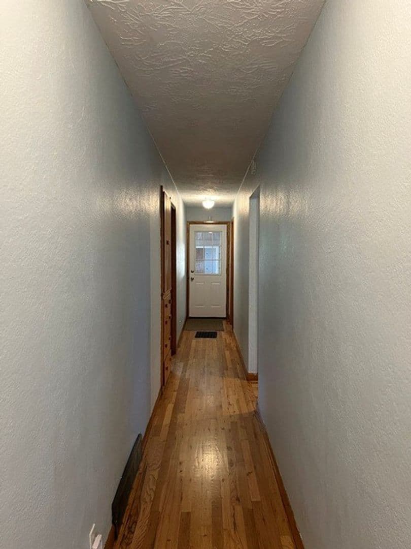 Salem House: 720 Orchard Heights Rd NW