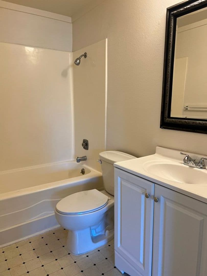 Stayton House: 1288 E Santiam St