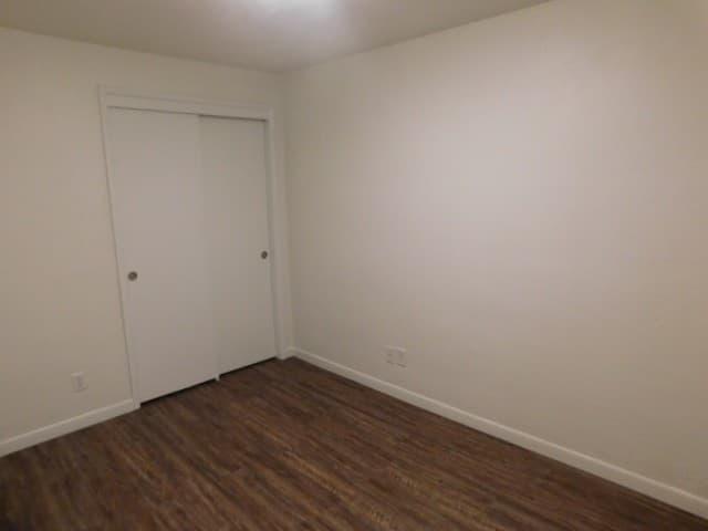 Monmouth Apartment: 351 Clay St E