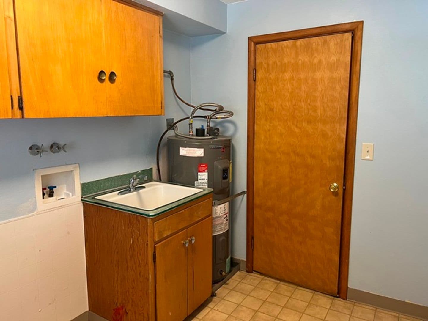 Salem House: 720 Orchard Heights Rd NW