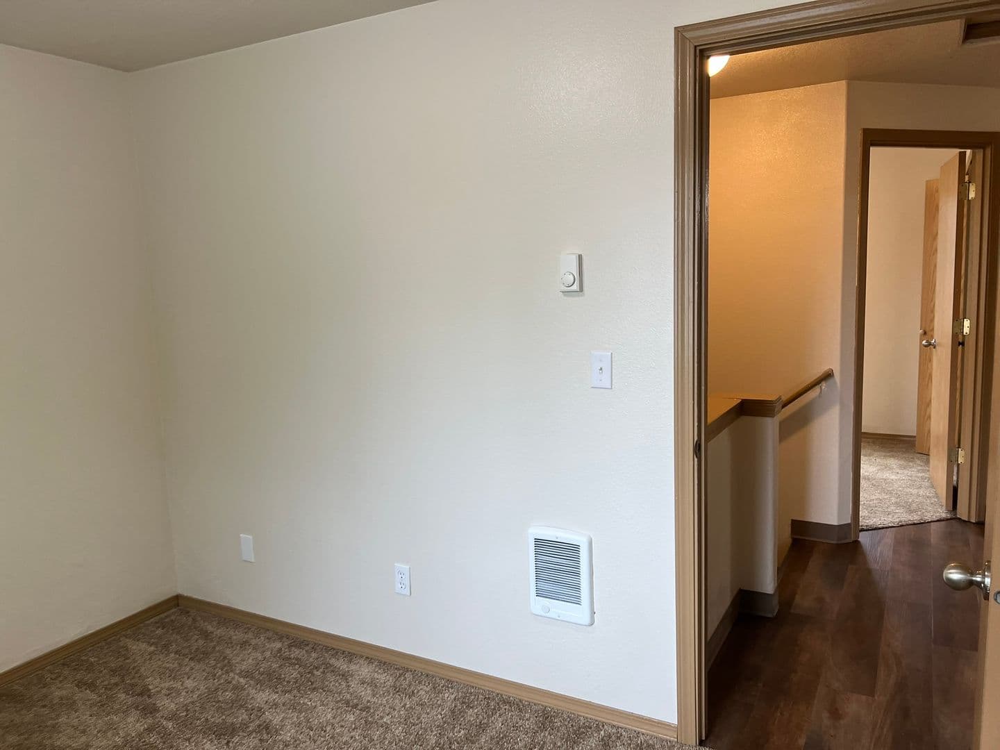 Salem Apartment: 620-636 Browning Ave S