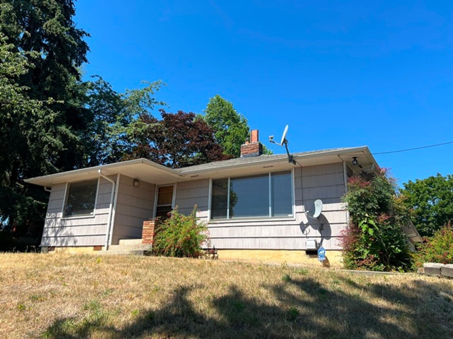 Salem House: 720 Orchard Heights Rd NW