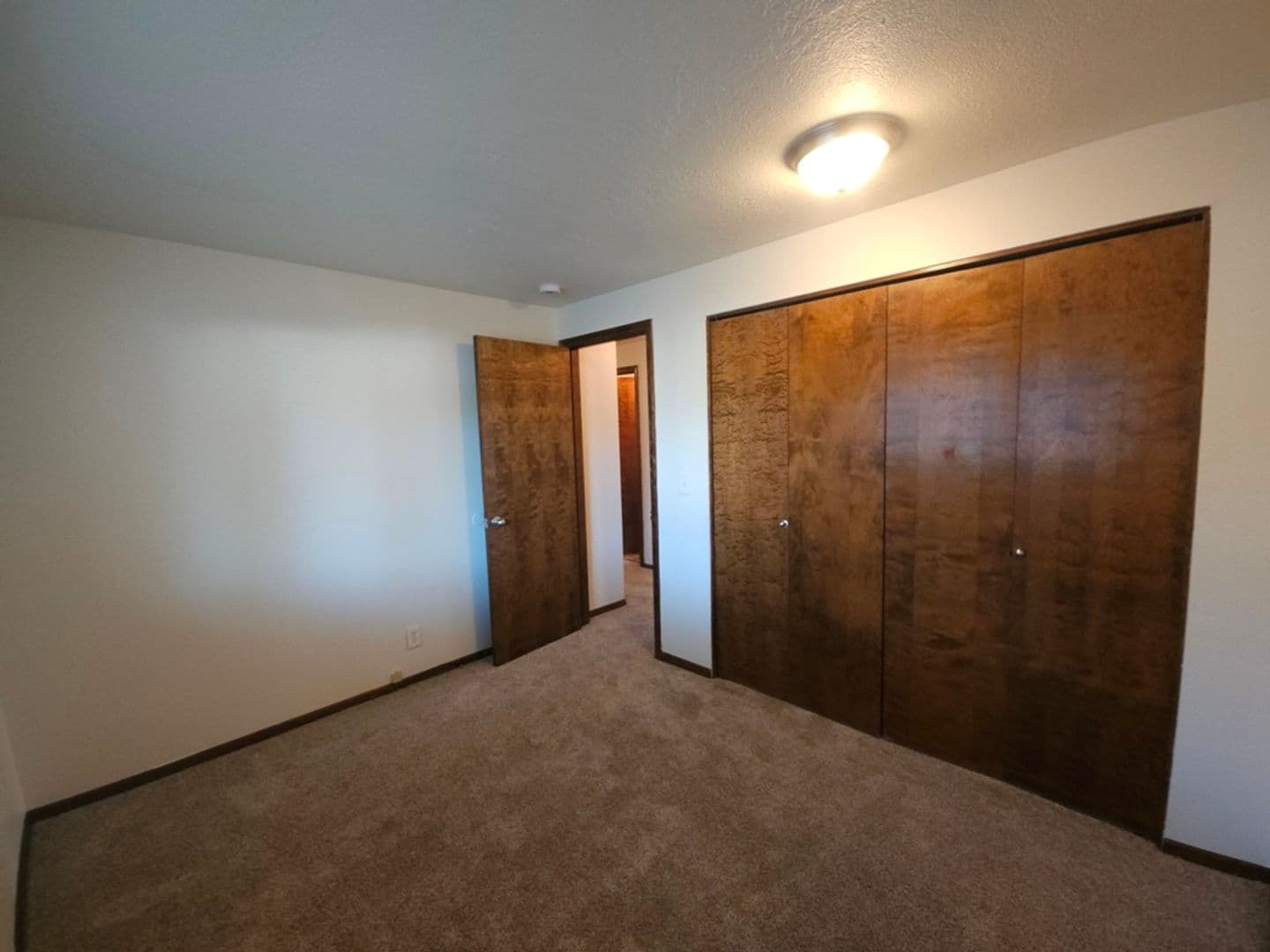Salem House: 489 Wormwood St SE