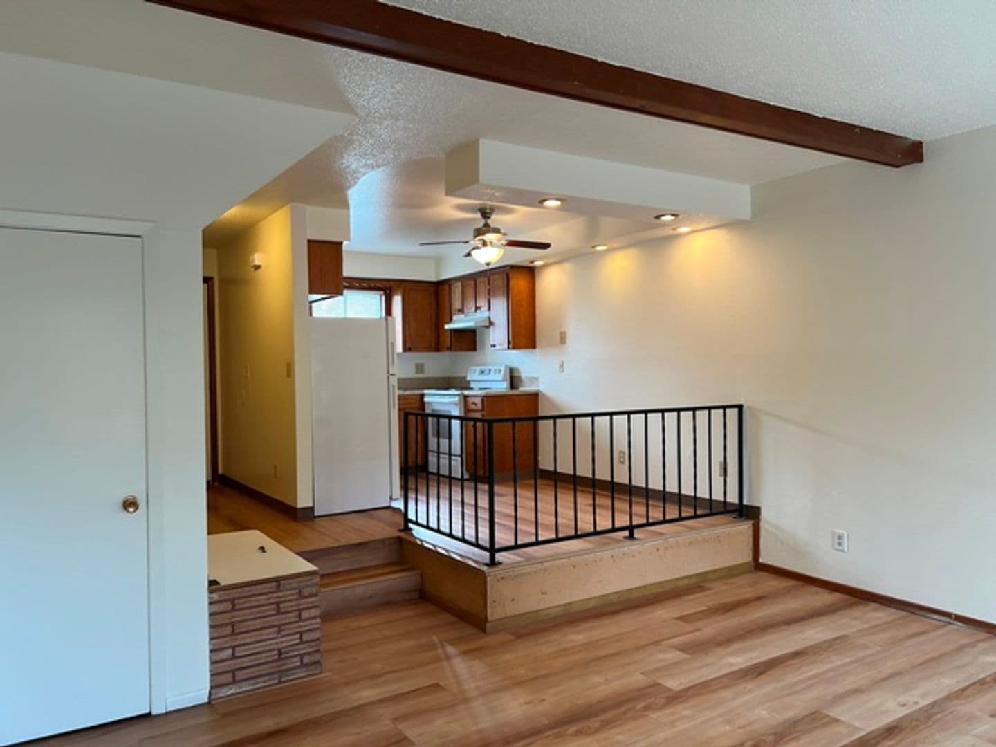 Salem Townhome: 251-263 Miller St S