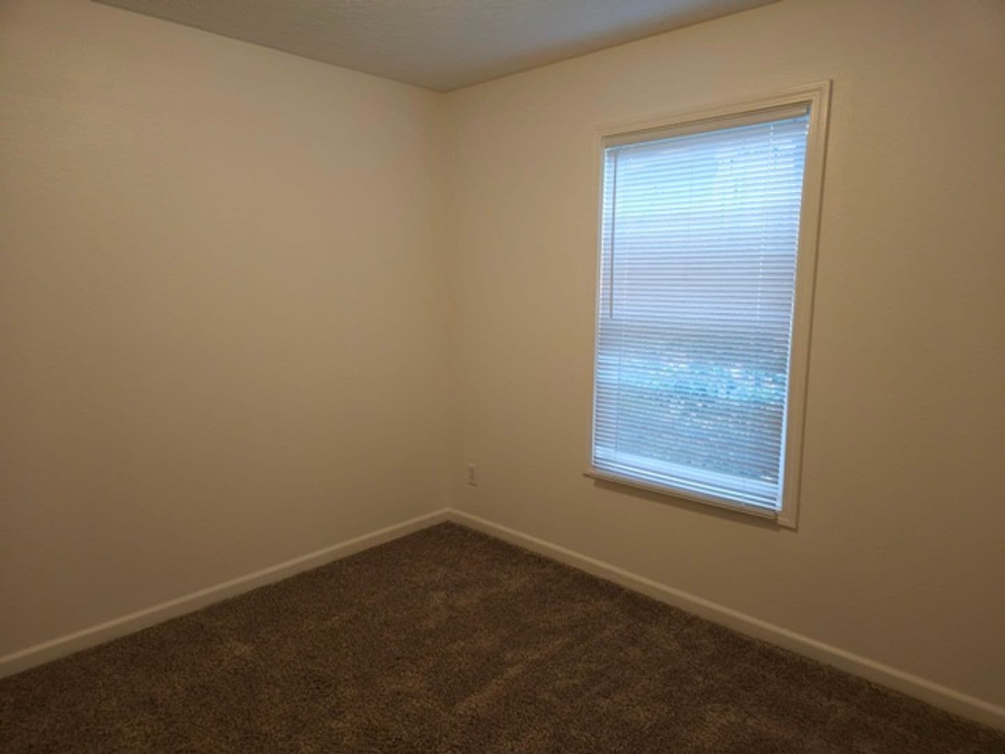 Salem Apartment: 585 Richmond Ave SE