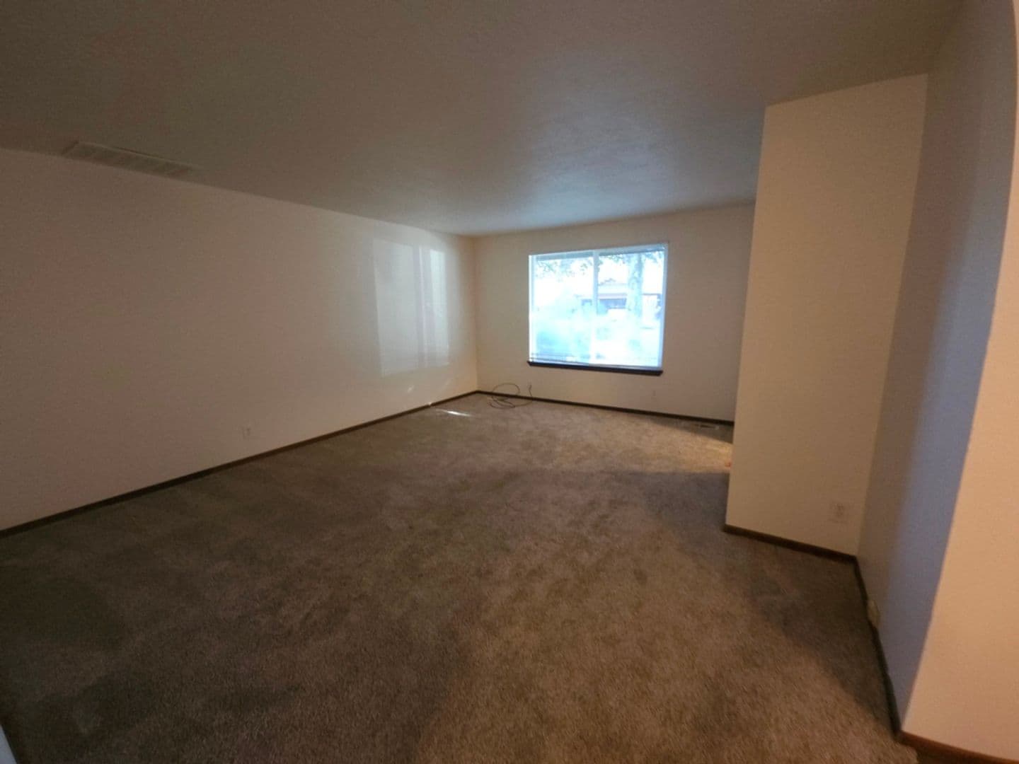 Salem House: 489 Wormwood St SE