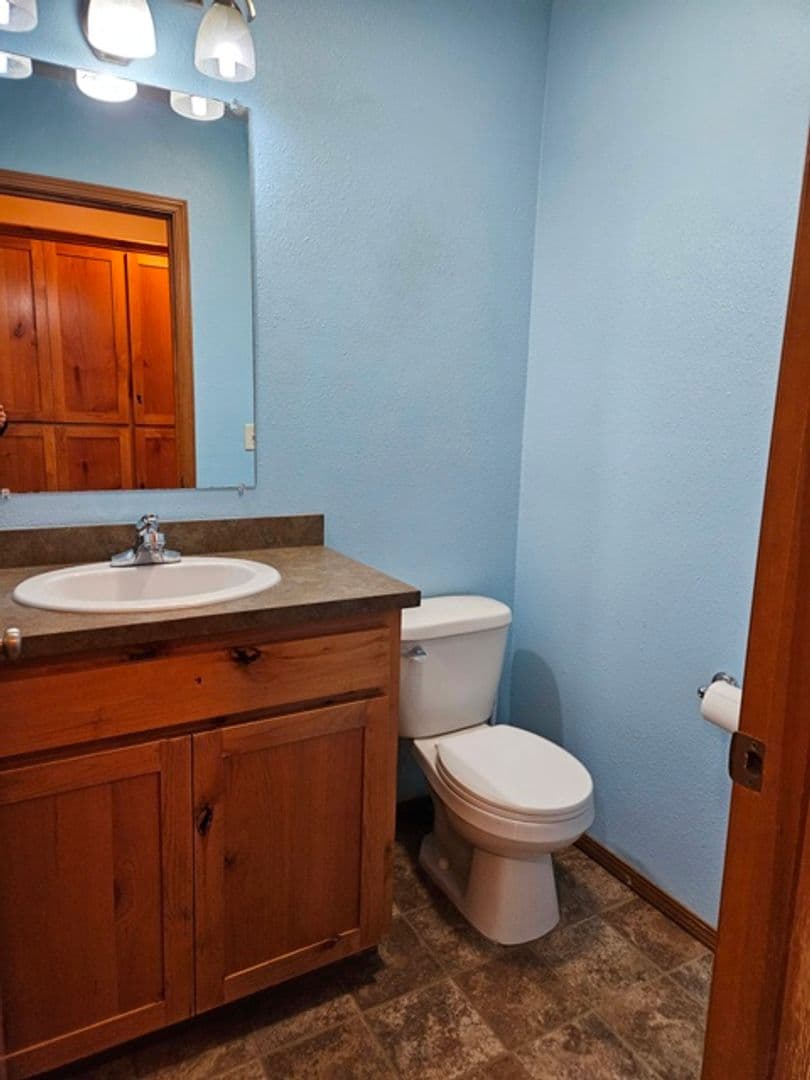 Salem House: 515 19th St SE
