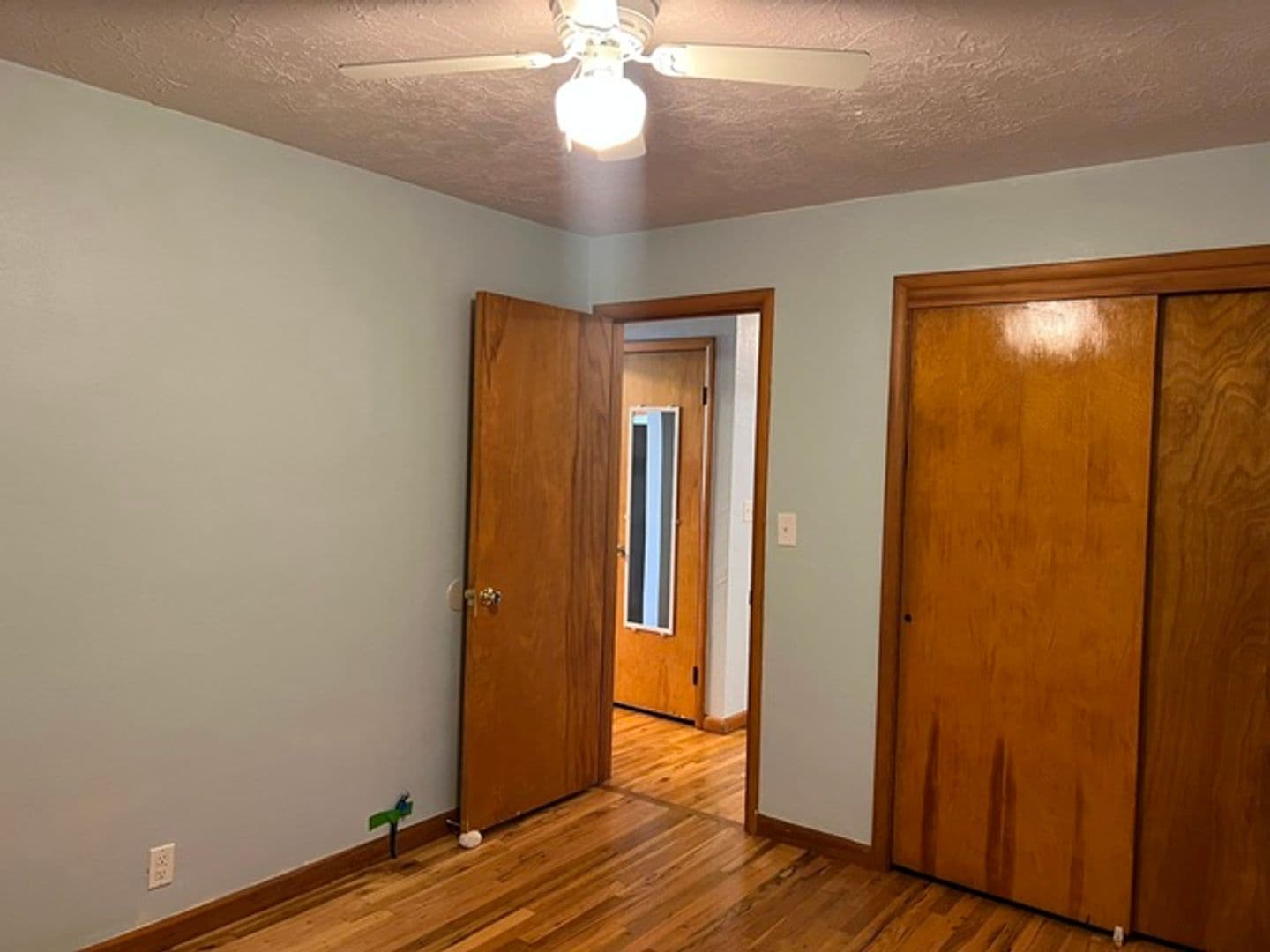 Salem House: 720 Orchard Heights Rd NW
