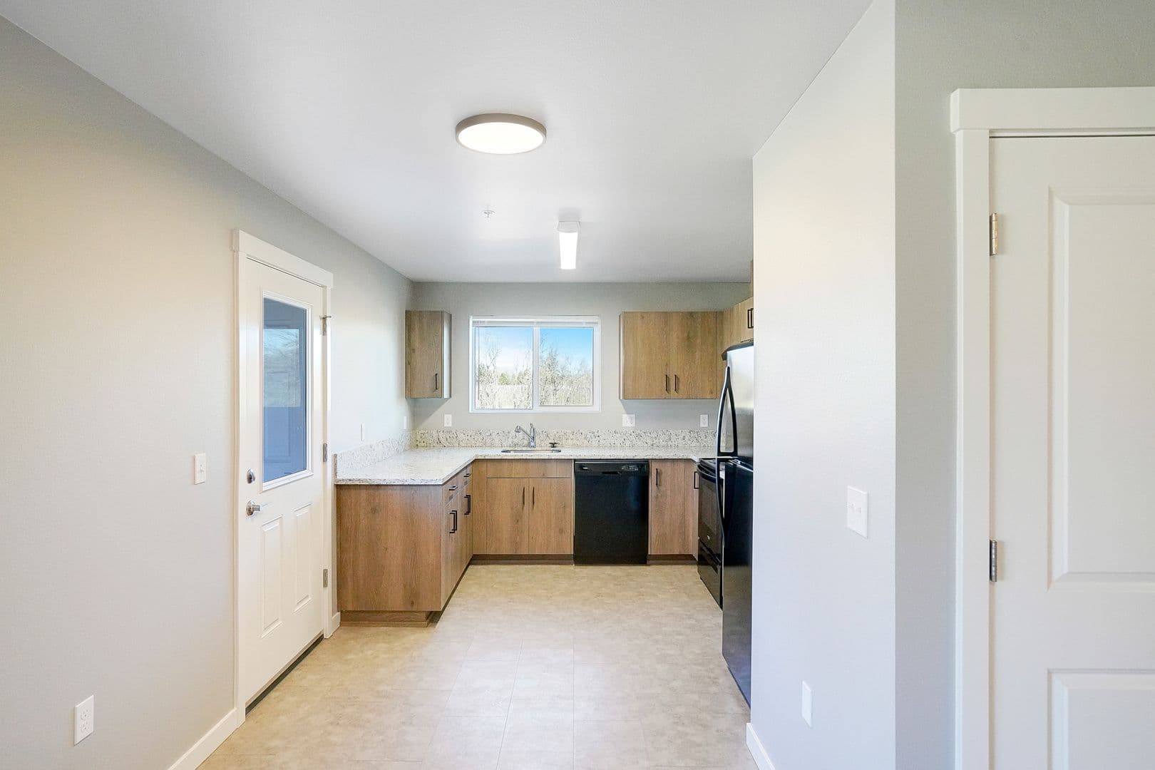 Carlton Apartment: 354 S 8th St #22