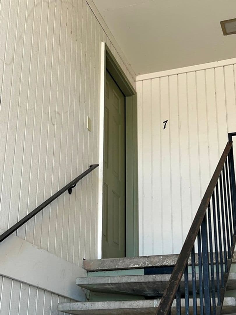 Stayton Apartment: 1125 Wyatt Ave