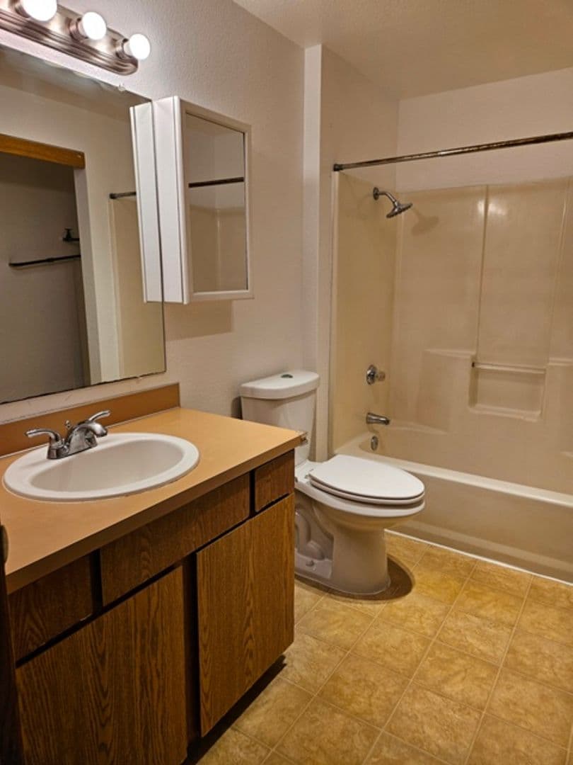 Salem Apartment: 1415 Lancaster Dr NE