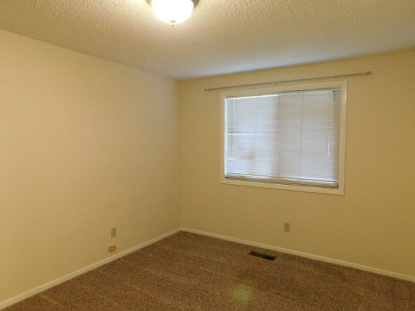 Salem House: 5127 Sprice Ct SE