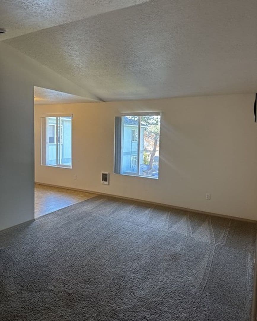 Stayton Apartment: 1330-1336 W Locust St