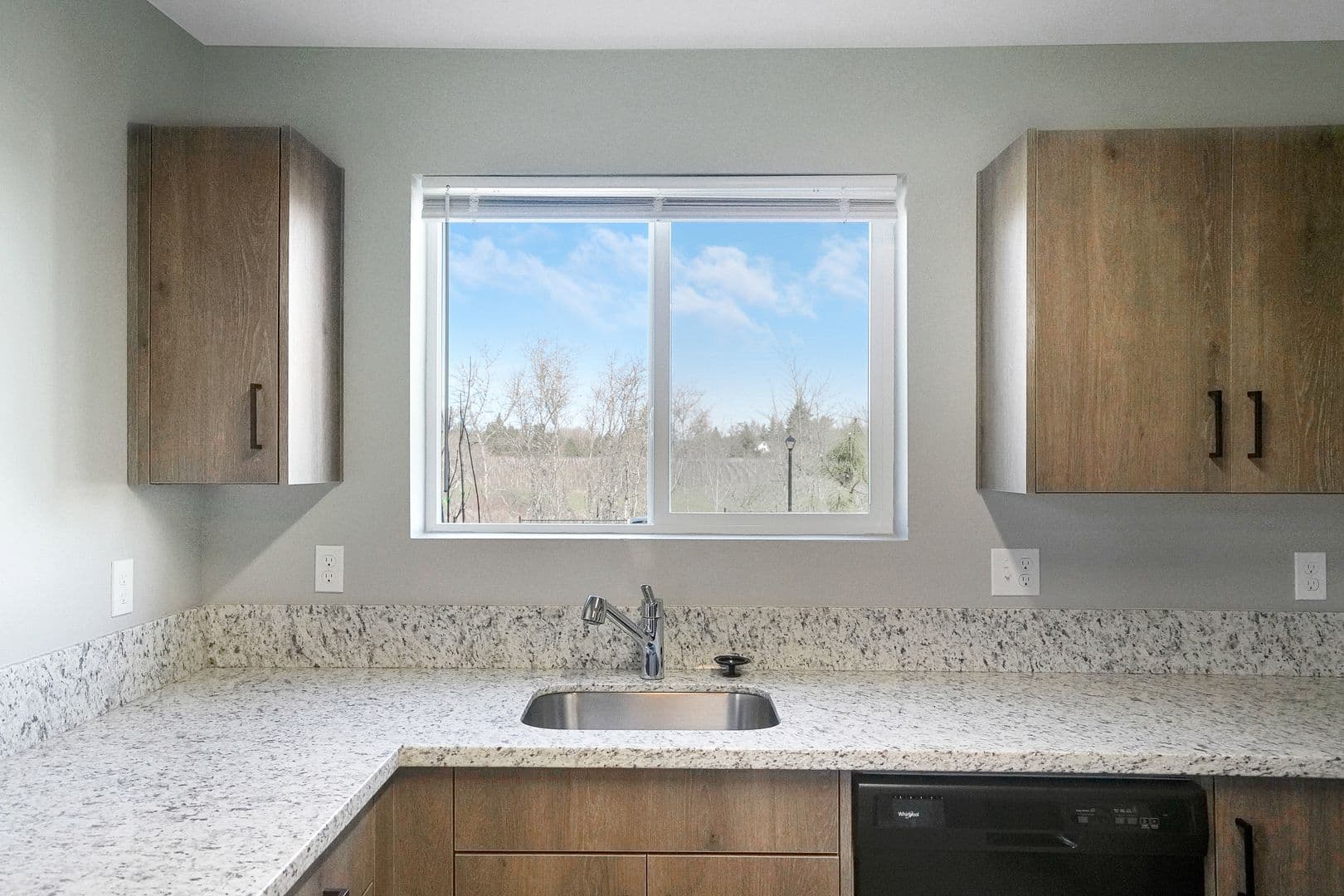 Carlton Apartment: 354 S 8th St #13