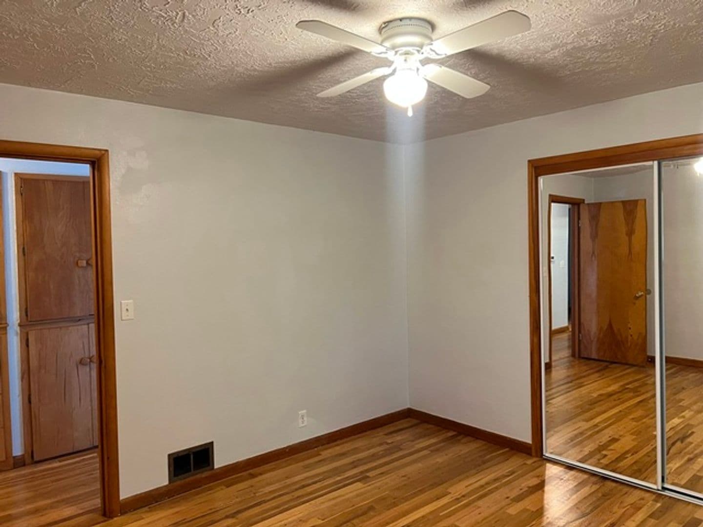 Salem House: 720 Orchard Heights Rd NW