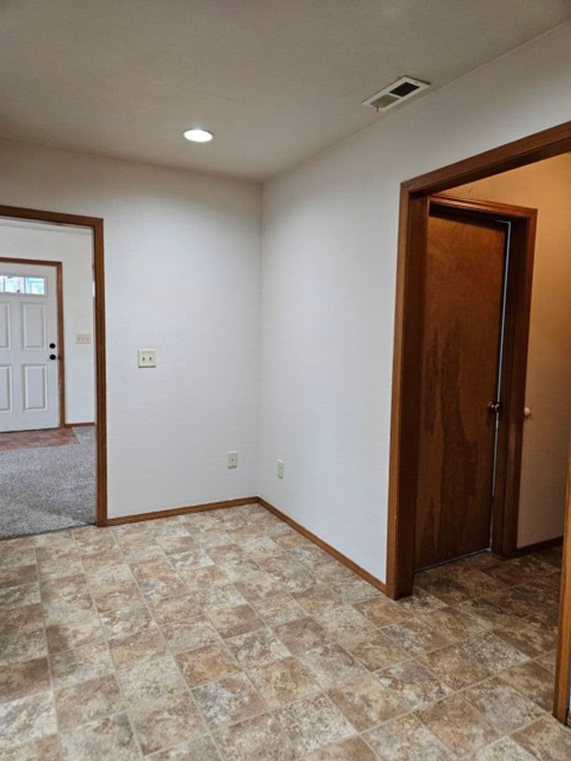 Salem House: 515 19th St SE