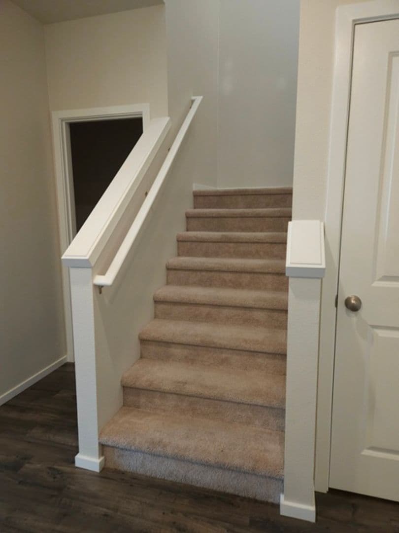 Salem House: 4817 Thyme Ave NE