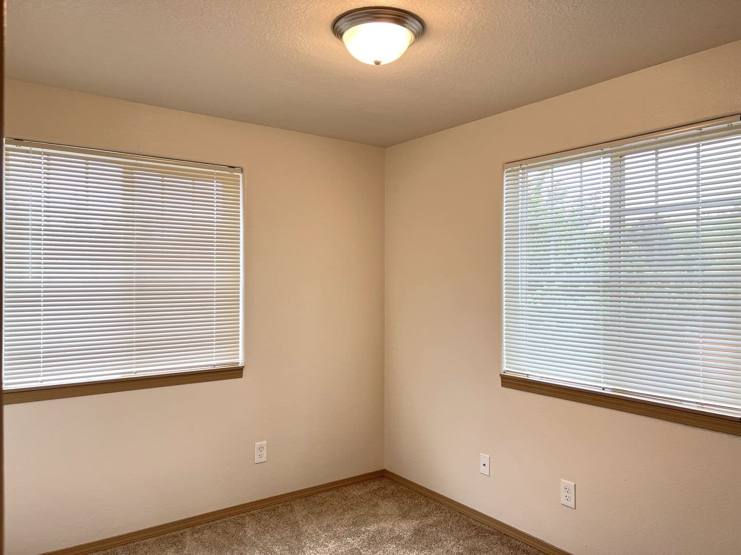 Salem Apartment: 620-636 Browning Ave S