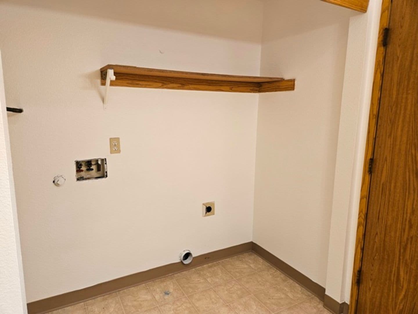 Salem Apartment: 1415 Lancaster Dr NE
