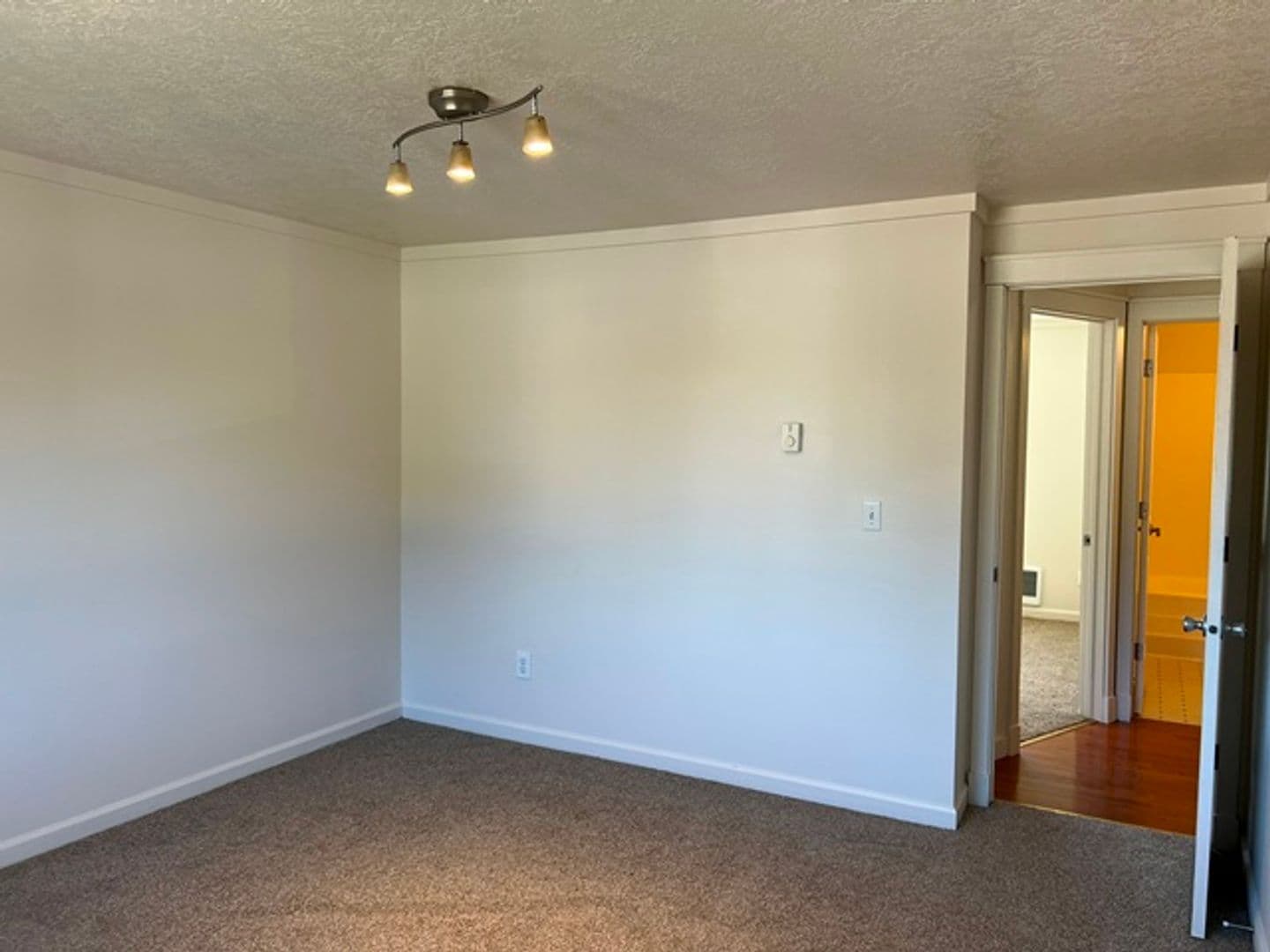 Stayton House: 1288 E Santiam St