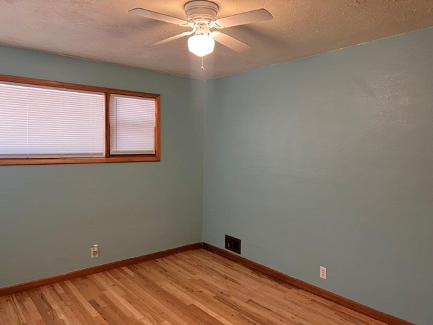 Salem House: 720 Orchard Heights Rd NW