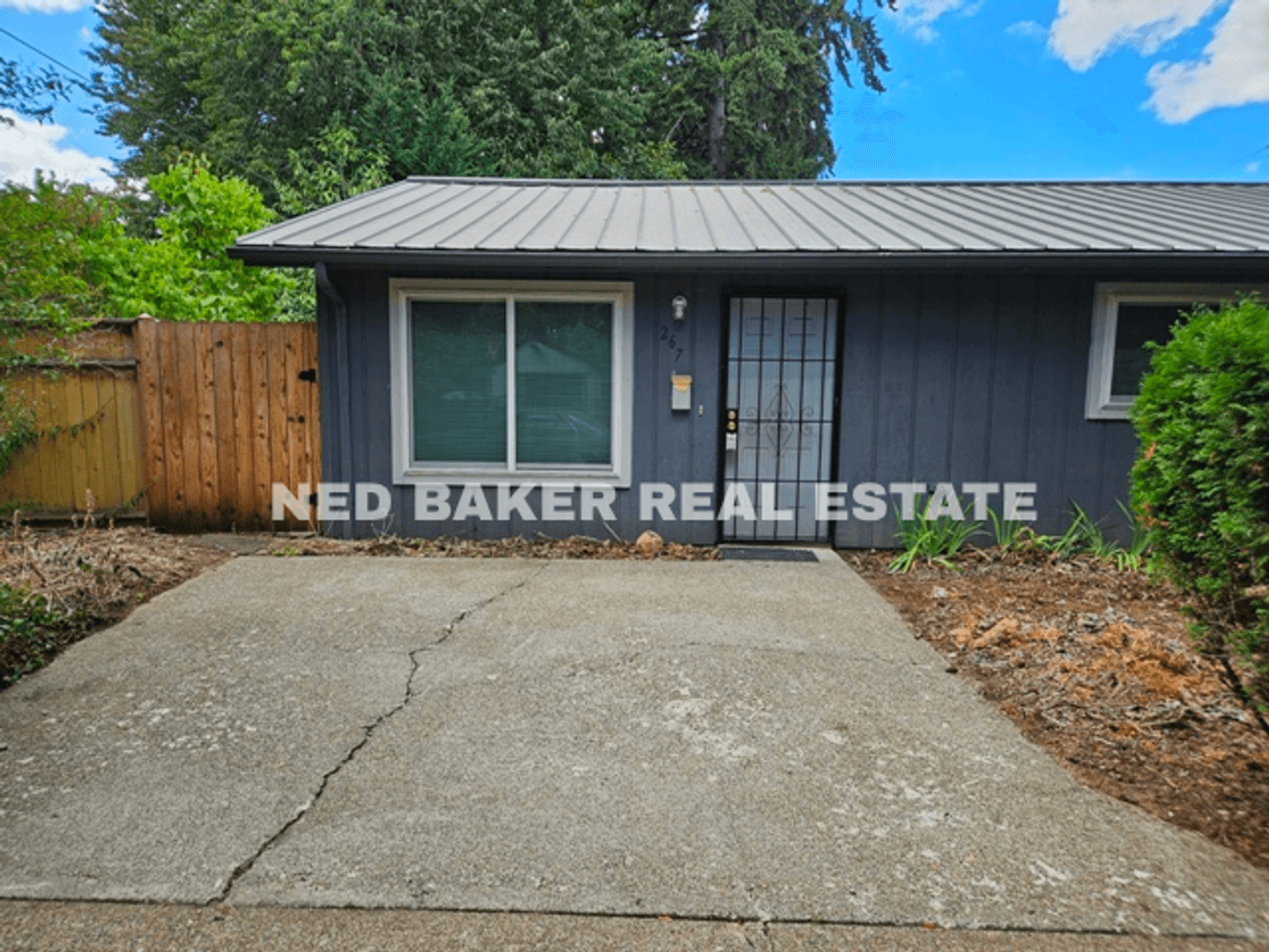 Salem Apartment: 263/267 20th St SE