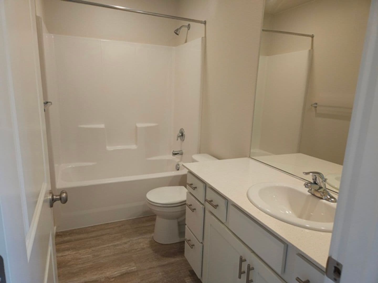 Salem House: 4817 Thyme Ave NE