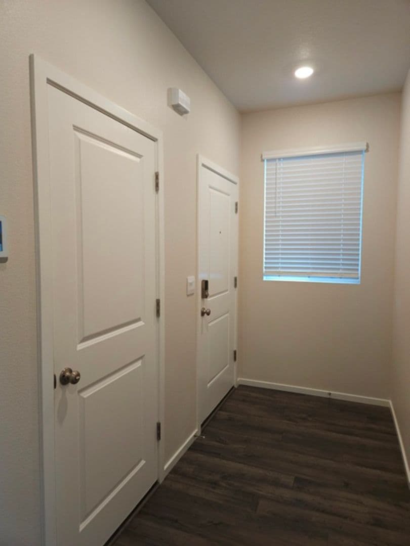 Salem House: 4817 Thyme Ave NE