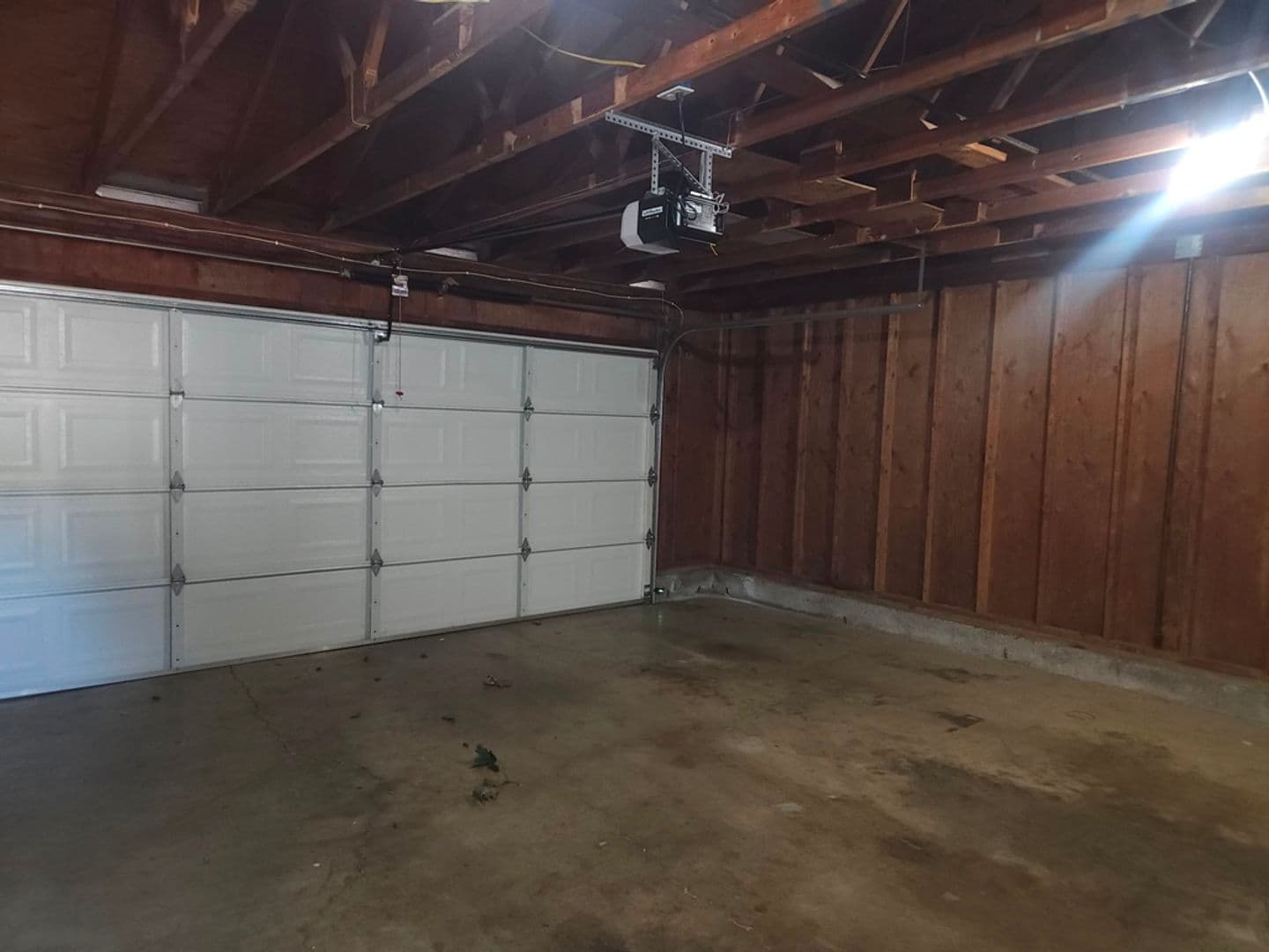 Salem House: 489 Wormwood St SE