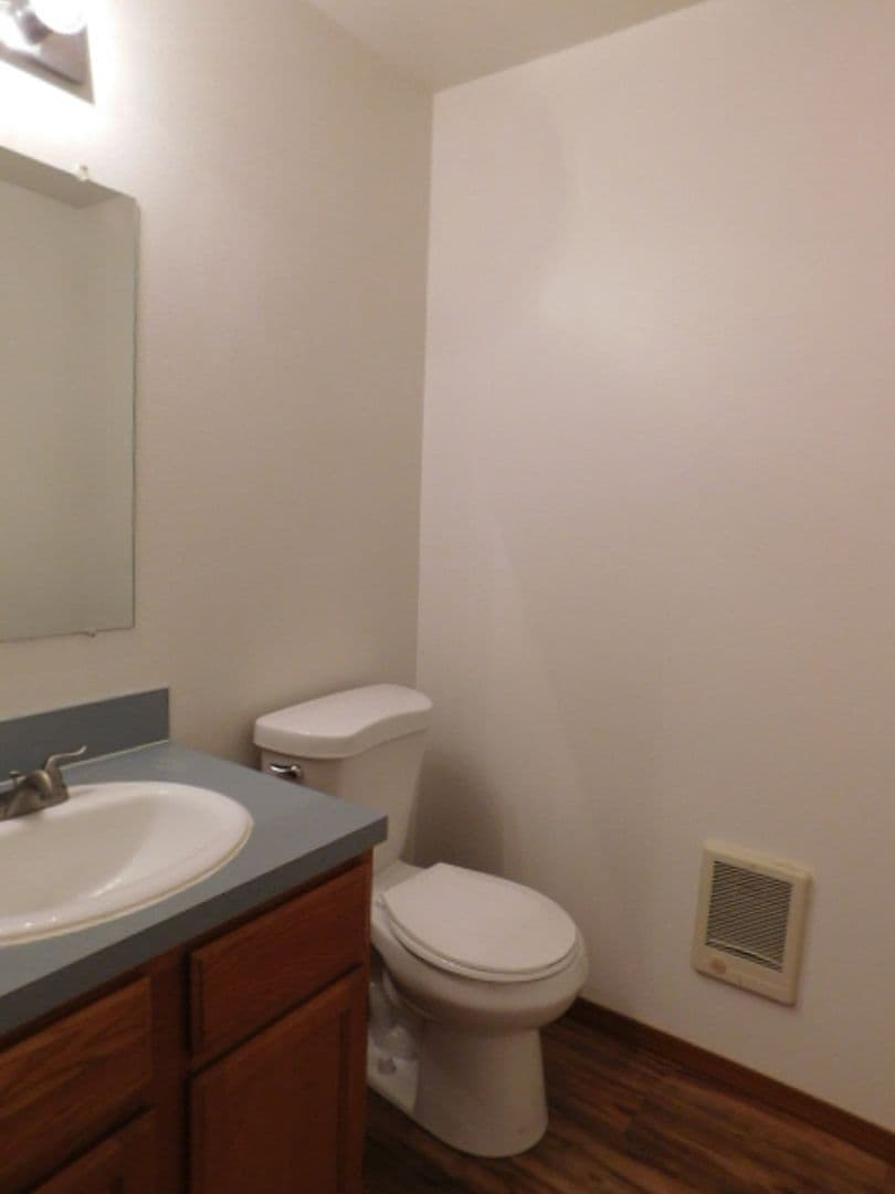 Keizer Apartment: 181 & 183 Delta Ct N