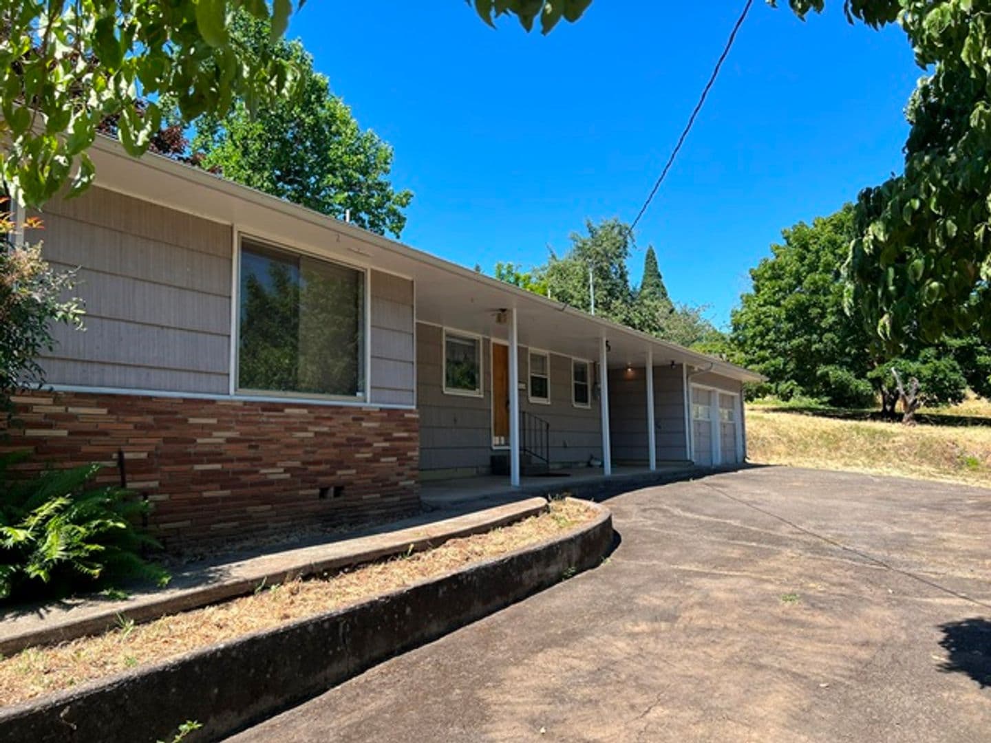 Salem House: 720 Orchard Heights Rd NW