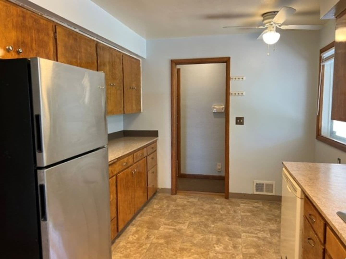 Salem House: 720 Orchard Heights Rd NW