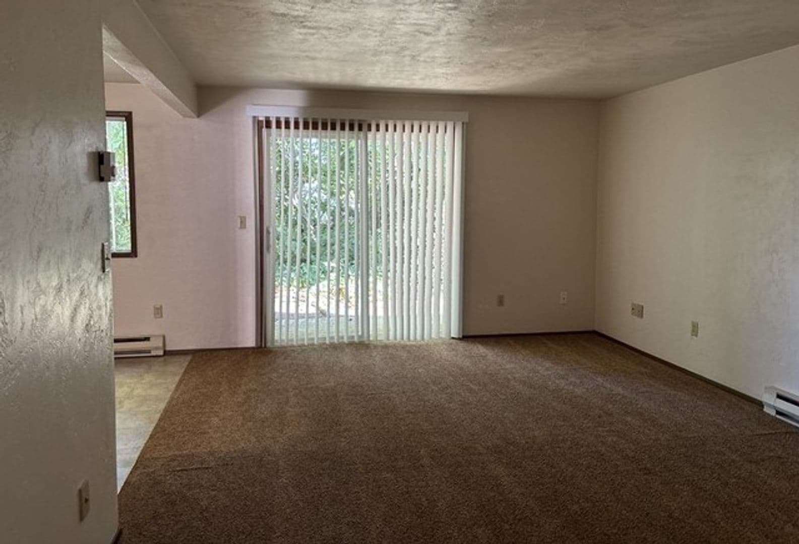 Stayton Apartment: 384-386 N 4th Ave