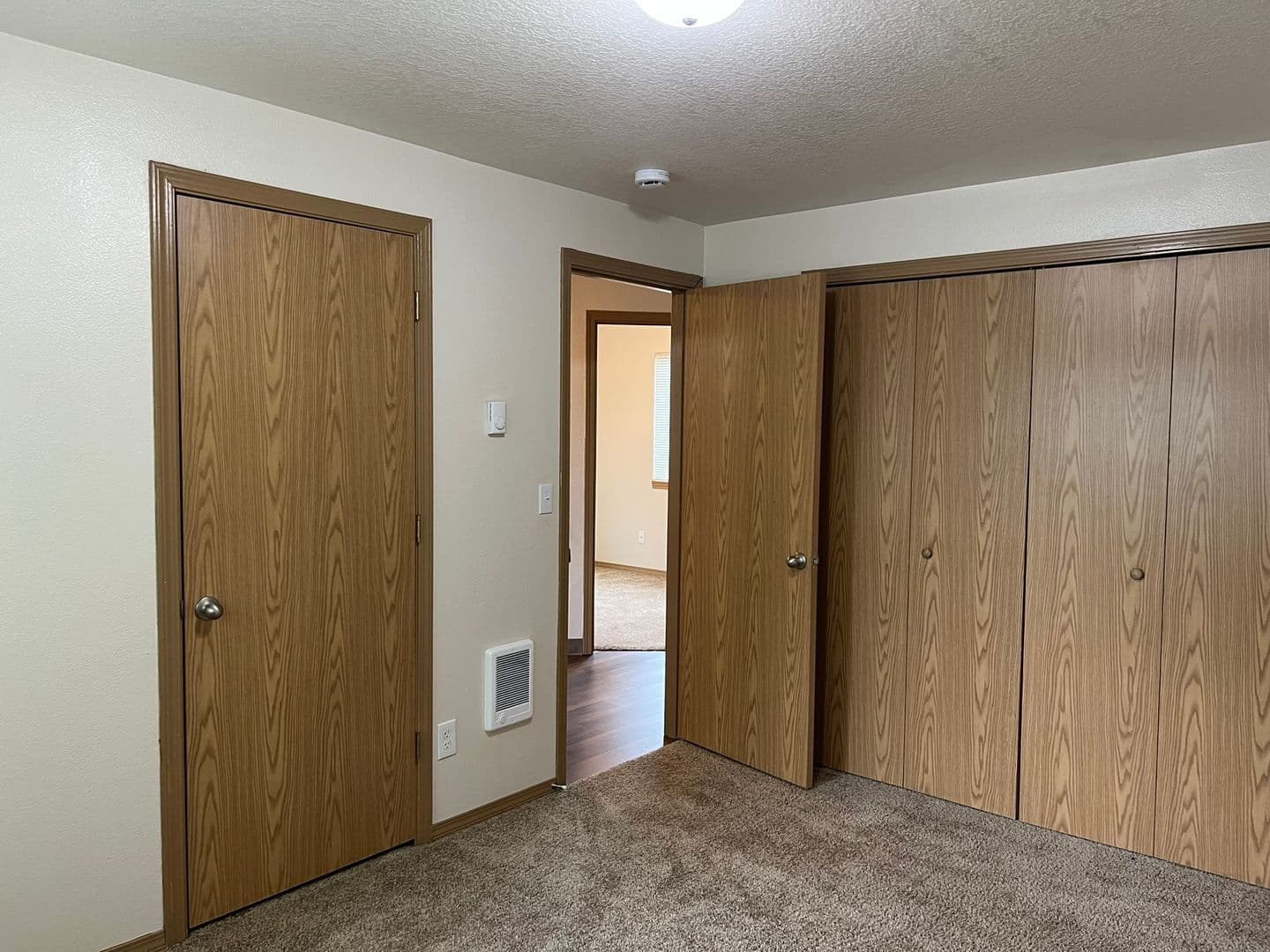 Salem Apartment: 620-636 Browning Ave S