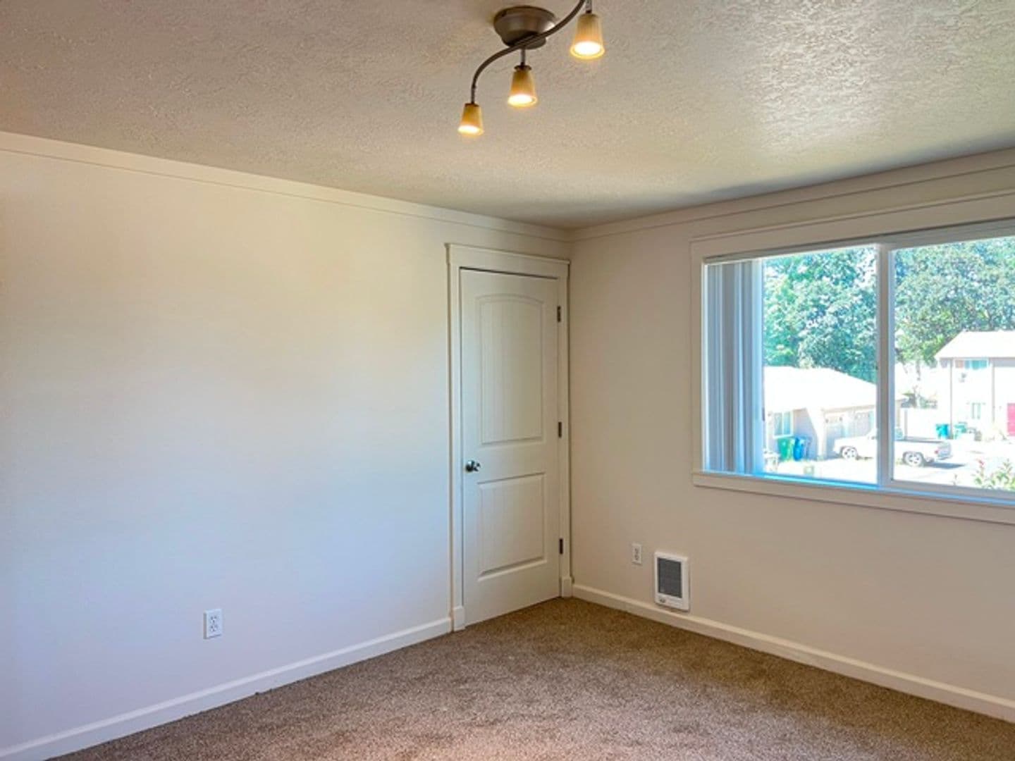 Stayton House: 1288 E Santiam St