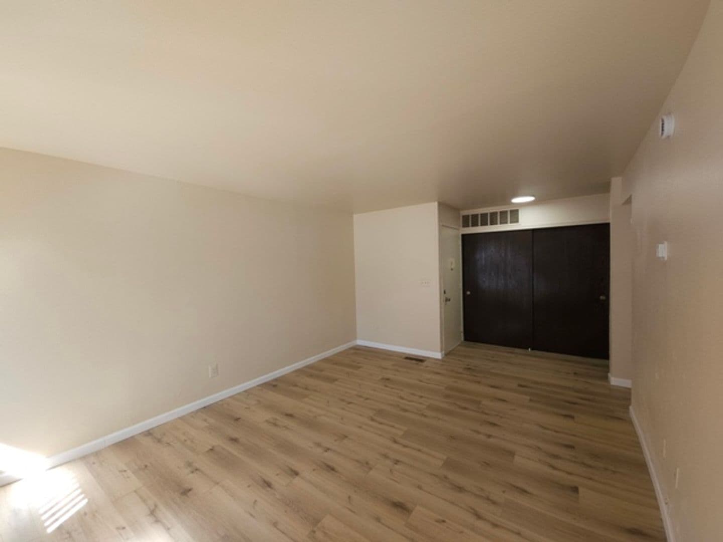 Salem Apartment: 2540-2594 Lee St SE
